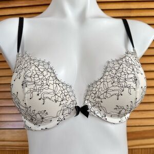 ❌CLEARANCE❌ 
Victoria's Secret Black and Cream Embellished Bra